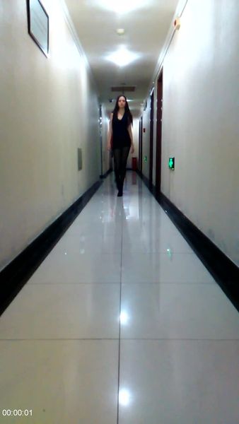 [Image: 112297442_Angelika_Galeckaia__Catwalk.jpg]