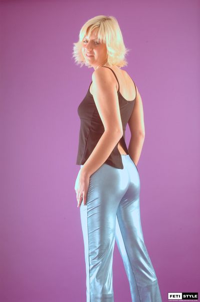 [Image: 112977566_Fetistyle_Janett_655.jpg]