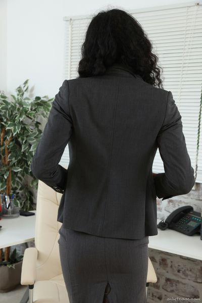 [Image: 127221502_0037.jpg]