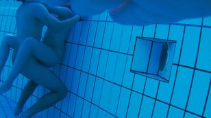 underwater_voyeur_in_sauna_pool-77ots8mabv.jpg