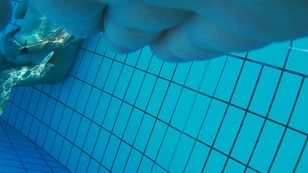 underwater_voyeur_in_sauna_pool n7ots8nikb