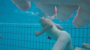 underwater_voyeur_in_sauna_pool 37ots9elx2