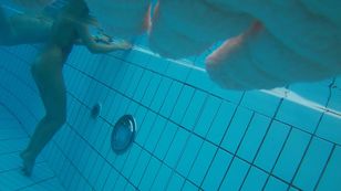 underwater_voyeur_in_sauna_pool 57ots955an