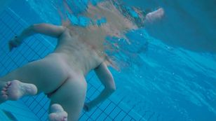 underwater_voyeur_in_sauna_pool o7ots9ls2c