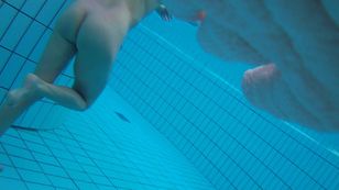 underwater_voyeur_in_sauna_pool e7ots9n4r5