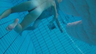 underwater_voyeur_in_sauna_pool m7otsja6gu