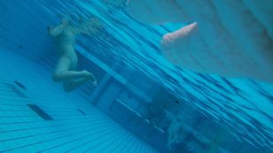 underwater_voyeur_in_sauna_pool z7otsjc4ed