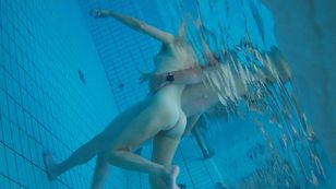 underwater_voyeur_in_sauna_pool k7otsjgt74