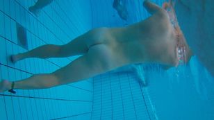 underwater_voyeur_in_sauna_pool 77otsjiv0c