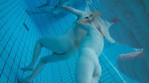 underwater_voyeur_in_sauna_pool 07otsj8nno