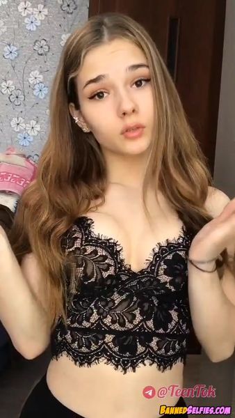 Adyson &#8211; Amazing 18 Years Old Teen Babe Nude Selfie