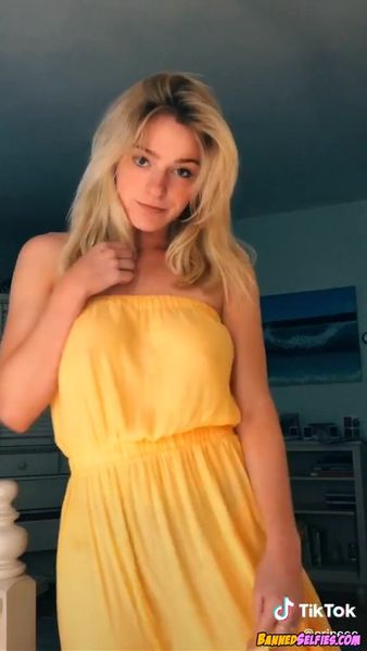 Mikayla – Epic 18 Years Old College Babe Nude Selfie