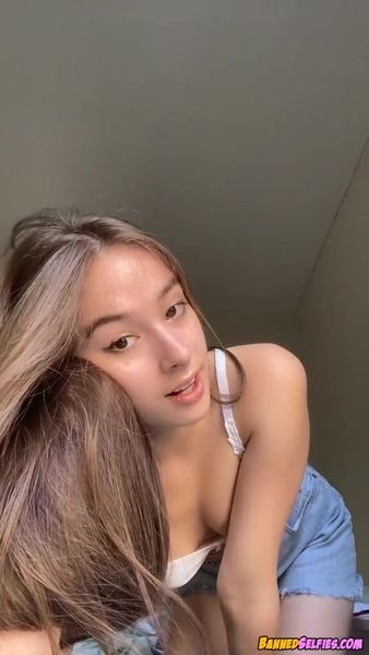 Elsa – 21 Year Old College Babe Nude On Instagram