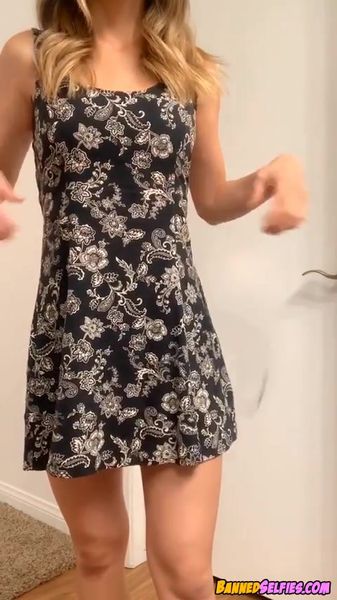 Kaylah – 23 Years Cheerleader Babe Nude Selfie