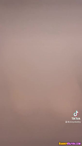 Aniya – 19 Years College Babe Nude Selfie