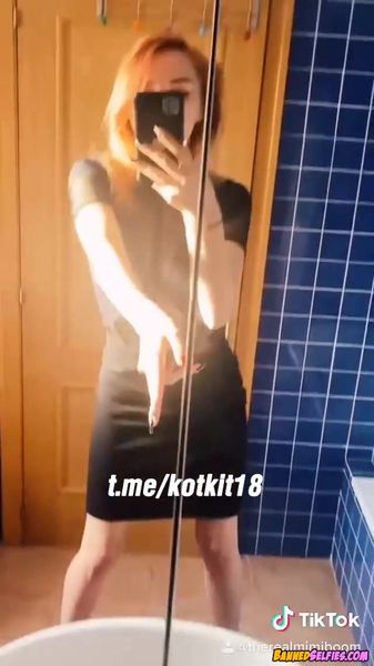 Catherine – Nude Tiktok Selfie