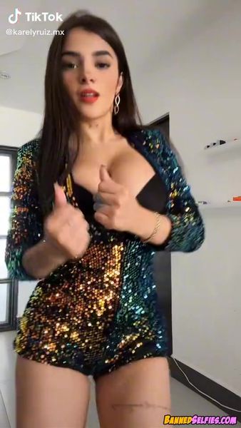 Emerson – 18 Year Super Hot Girl Epic Nude Selfie On Tiktok