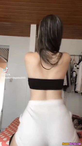 Francesca – Epic 22 Years Old Cheerleader Girl Nude Selfie