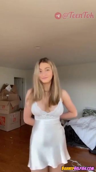 Georgia – 18 Year Super Hot Teen Epic Nude Selfie On Instagram