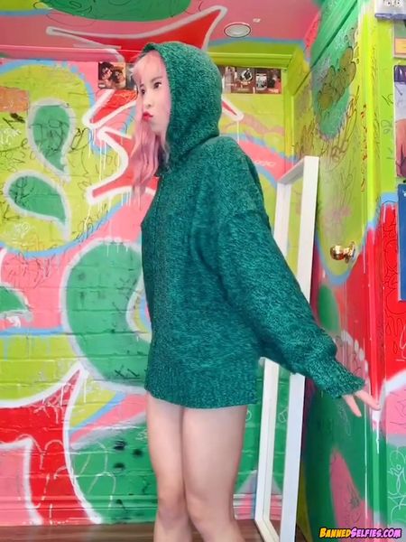 Giada – 22 Years Old College Girl Teases Perfect Body On Tiktok