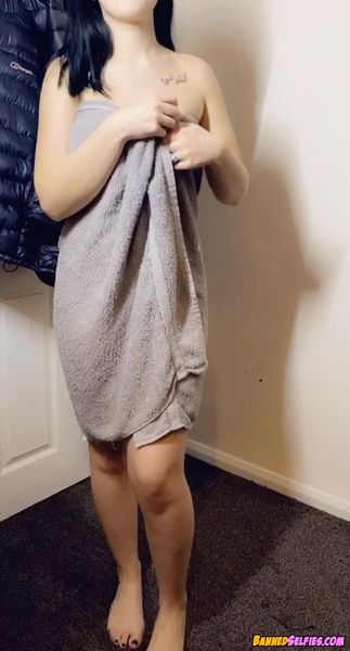 Ivy – Quick Nude Tease Young Girl On Tiktok