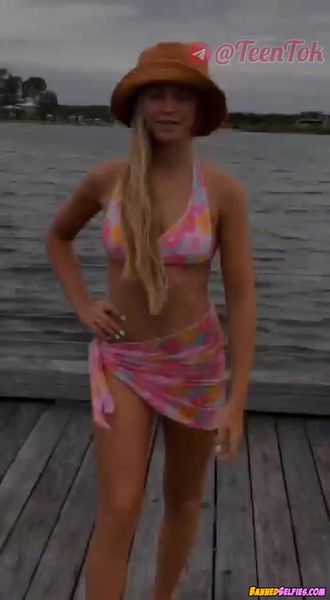 Janae – Nude Instagram Selfie