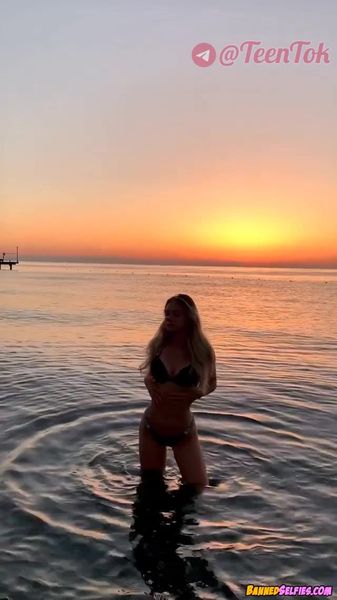 Jazmine – 19 Years Old Highschool Teen Girl Teases Perfect Body