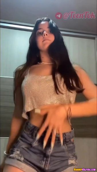 Kailee – Nude Instagram Selfie