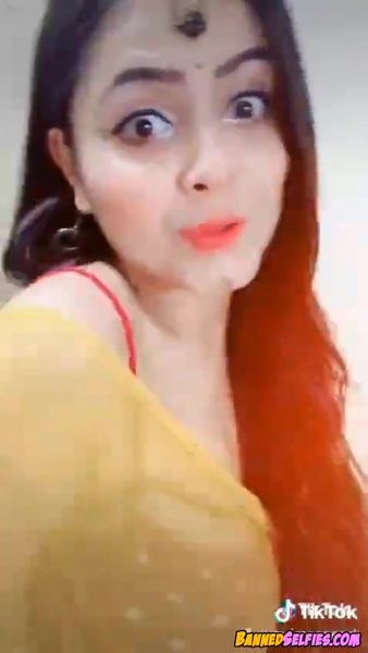 Kamila – Teen Nude Tiktok Selfie