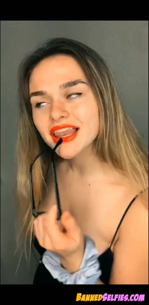 Kendall – Hot Tiktok Selfie