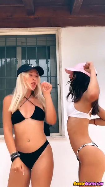 Kenzie – 18 Years College Babe Nude Selfie