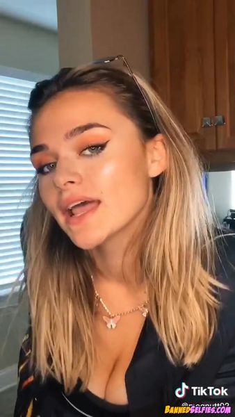 Makenzie – Banned Tease College Girl On Tiktok