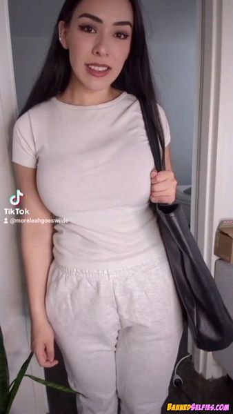 Matilda – Epic 20 Years Old College Girl Nude Selfie