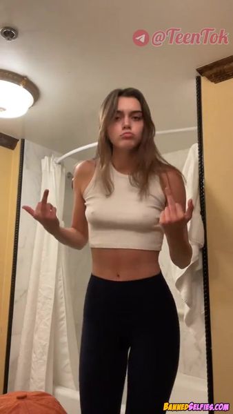 Meredith – 21 Year Old College Babe Nude On Tiktok