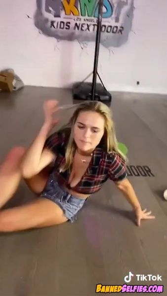 Milagros – Quick Nude Tease 18 Years Old