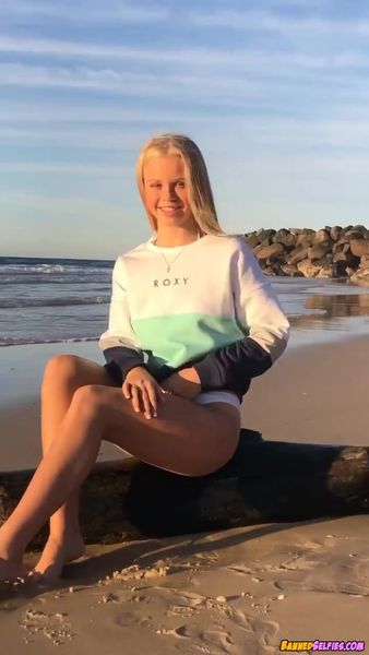 Selena – Sexy Babe Strips On Tiktok