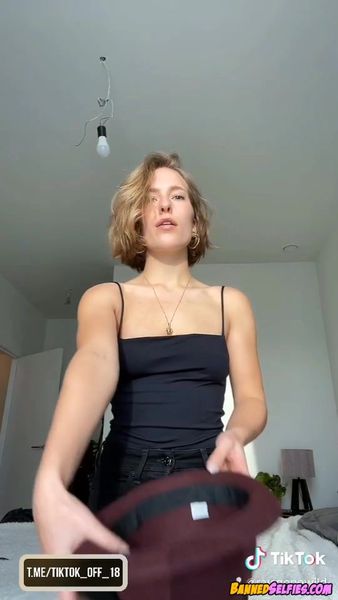 Serenity – Teen Girl Teases Perfect Body