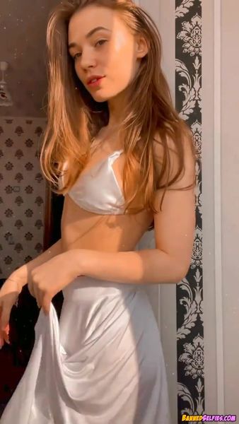 Stephanie – 18 Years Old College Girl Teases Perfect Body