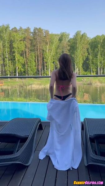 Tiara – Amazing 23 Years Old Cheerleader Babe Nude Instagram Selfie