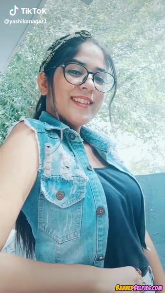 Viviana – Banned Nude Tease 22 Years Old On Tiktok
