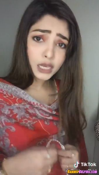 Zoey – Nude Tiktok Selfie