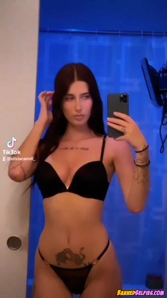 Jenny – Amazing 18 Years Old Highschool Babe Nude Selfie