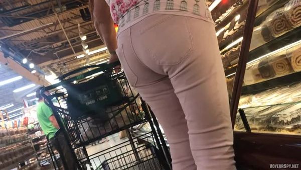 Shopping Pink Milf1