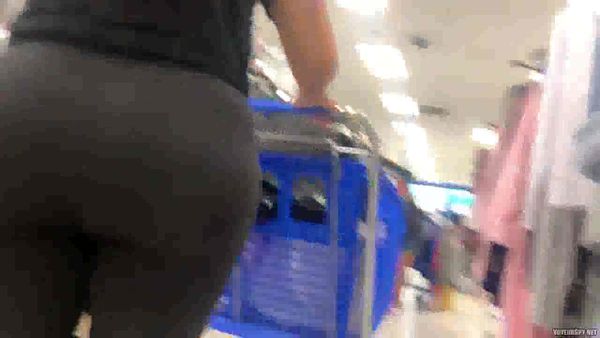 Store Bump Huge Latina Booty